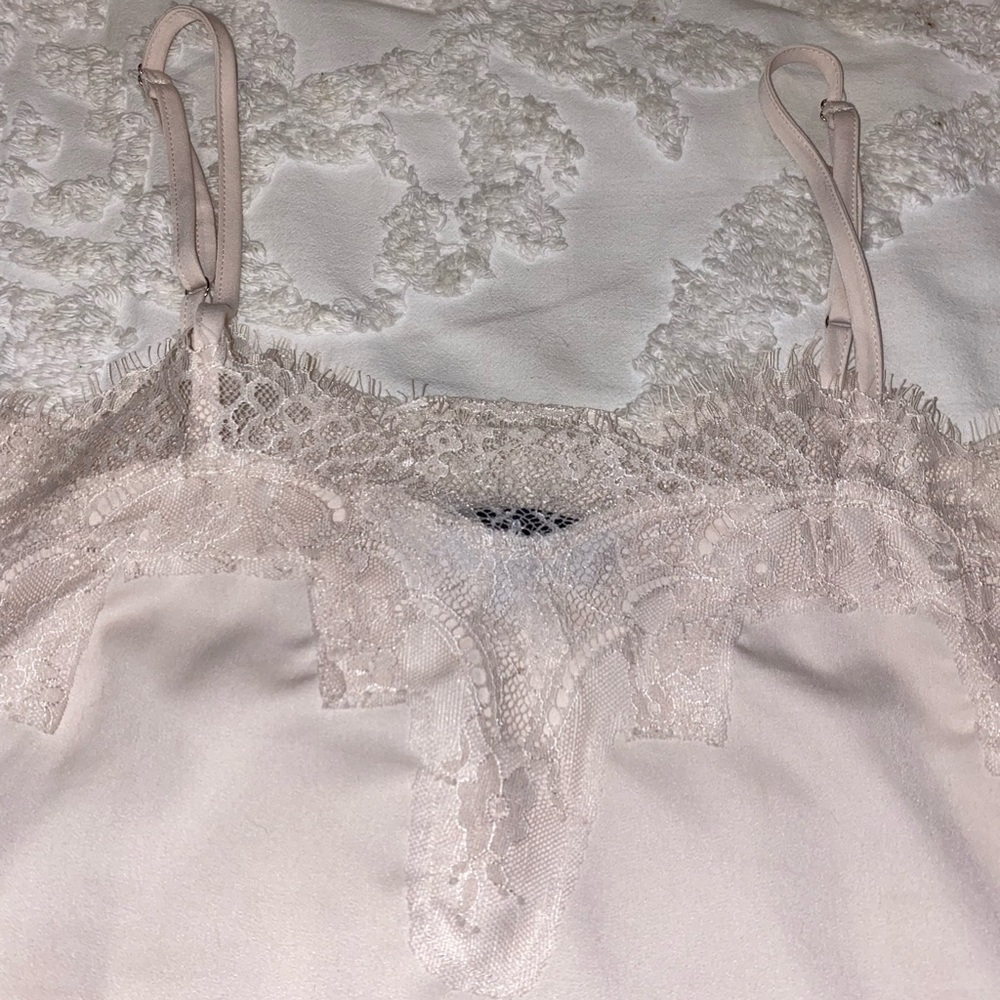 Lulu’s Maddox Pale Pink Satin Lace Tank. Worn once. Perfect condition - Picture 3 of 5